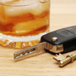 42％的駕駛不知道「喝二口啤酒」足以構成《酒駕》更不知日後只能開《酒精鎖》車輛！