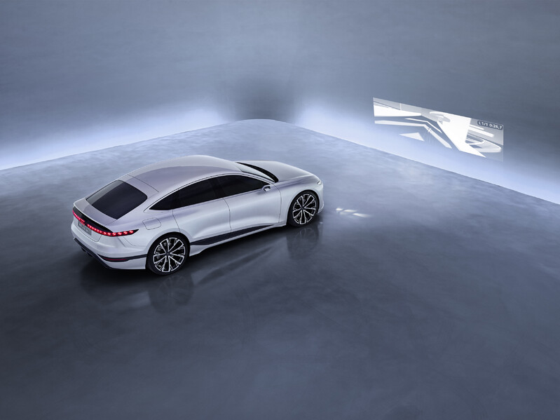 《Audi》劃世代智慧燈光科技演進｜結合照明、溝通、互動 《Q5》《A8》搭載後方警示